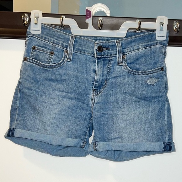 Levi Ladies Stretch Distressed Cuff Shorts Size 24 - Picture 1 of 7